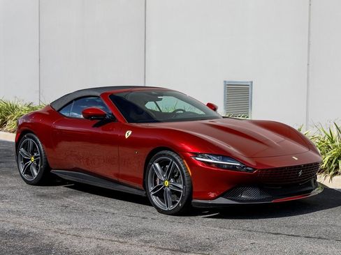 Used 2025 Ferrari Roma Spider image 7