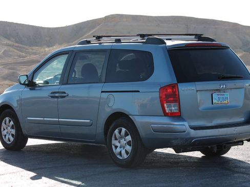 Used 2007 Hyundai Entourage GLS image 5