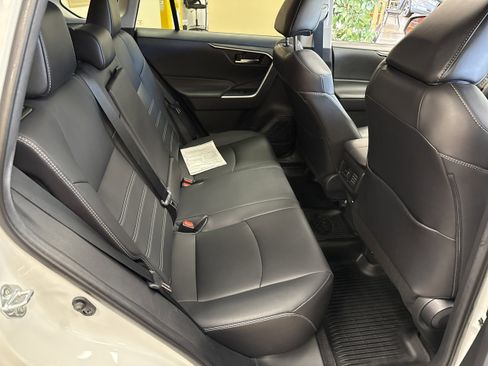Used 2021 Toyota RAV4 XLE Premium image 21