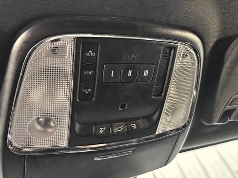 Used 2017 Jeep Grand Cherokee Limited AWD/4WD image 10
