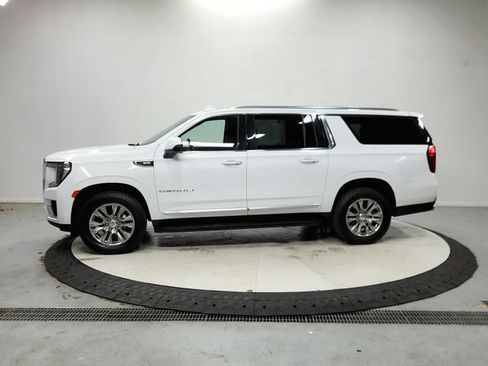 Used 2024 GMC Yukon XL Denali AWD/4WD image 5