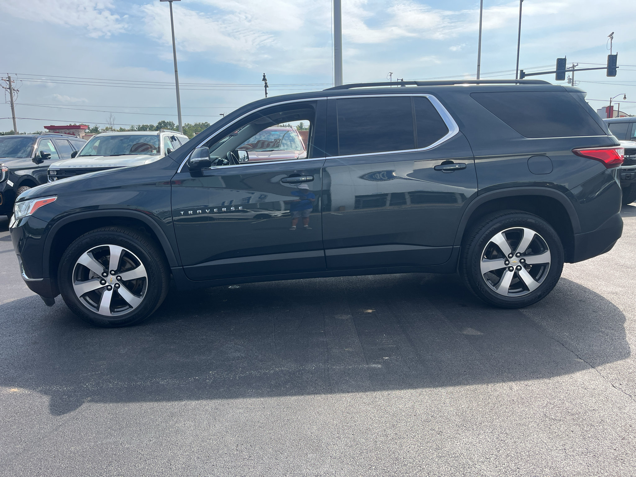 Used 2019 Chevrolet Traverse LT w/ LT Premium Package FWD image 5