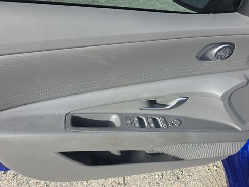 Used 2022 Hyundai Elantra SEL image 15