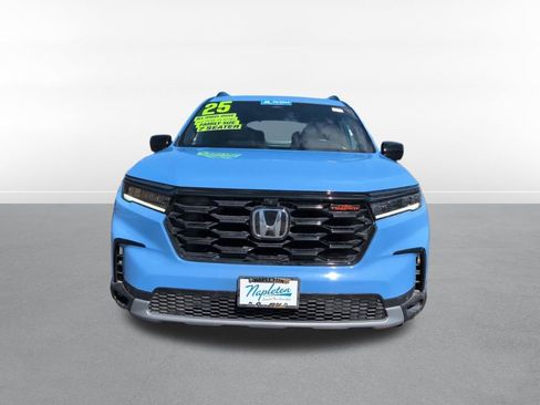 Used 2025 Honda Pilot TrailSport image 12