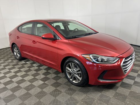 Used 2017 Hyundai Elantra SE FWD image 4