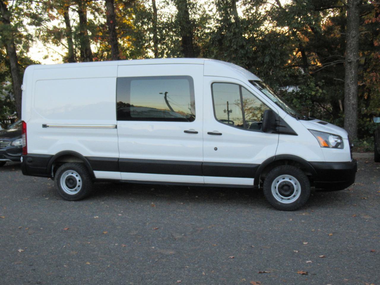 Used 2019 Ford Transit 250 148 Medium Roof RWD image 6