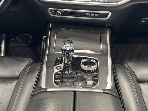Used 2022 BMW X7 M50i image 37