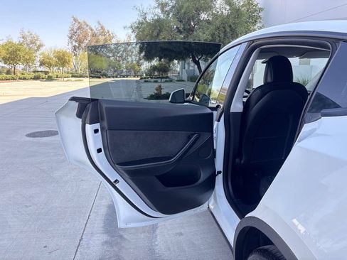 Used 2021 Tesla Model Y Long Range AWD/4WD image 11