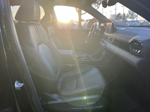 Used 2025 Honda Pilot TrailSport image 28