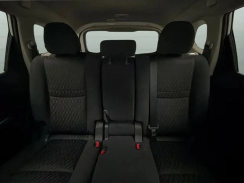 Used 2017 Nissan Rogue SV FWD image 17