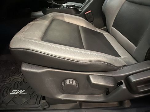 Used 2022 Ford Bronco Black Diamond image 7