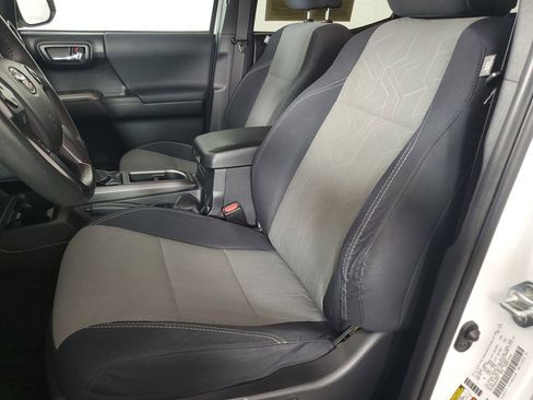 Used 2021 Toyota Tacoma TRD Off-Road image 12