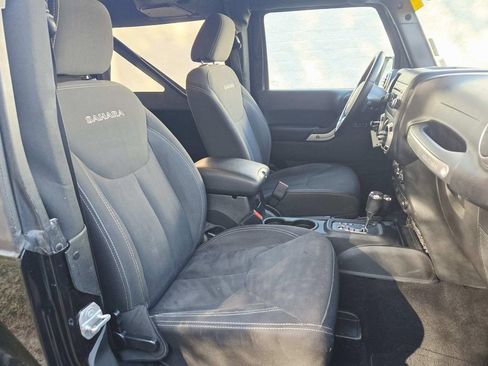 Used 2017 Jeep Wrangler Sahara w/ Connectivity Group image 18
