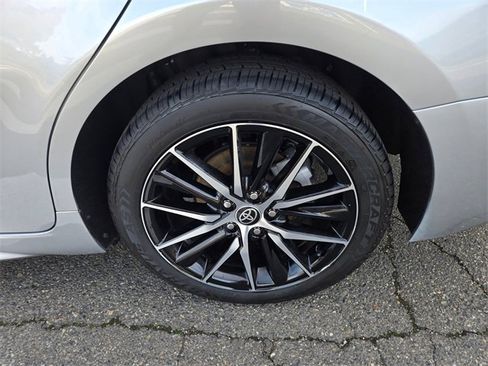 Used 2022 Toyota Camry SE image 12