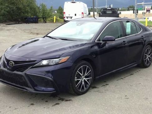 Used 2022 Toyota Camry SE image 4