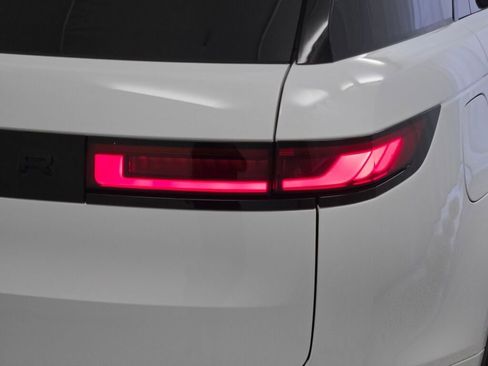 Used 2024 Land Rover Range Rover Sport Dynamic SE image 13