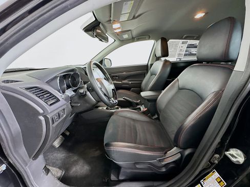 Used 2024 Mitsubishi Outlander Sport SE image 13