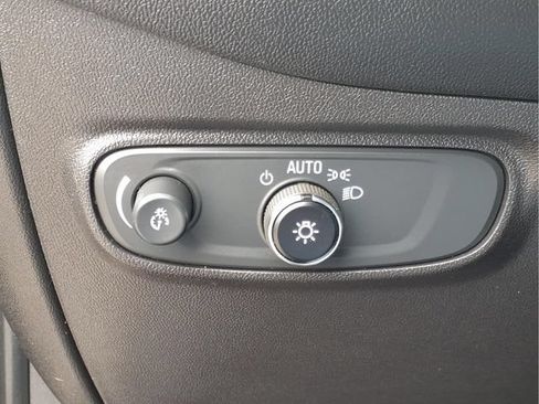 Used 2020 Chevrolet Equinox LS AWD/4WD image 17
