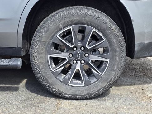 Used 2023 Chevrolet Tahoe Z71 w/ Luxury Package AWD/4WD image 4