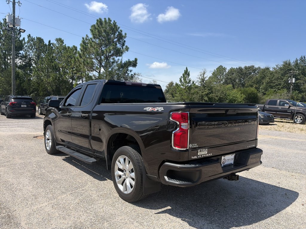 Used 2020 Chevrolet Silverado 1500 Custom w/ Custom Value Package AWD/4WD image 4