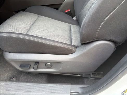 Used 2025 Nissan Rogue SV image 8