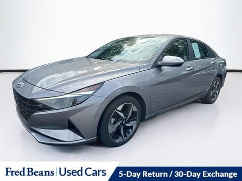 Used 2023 Hyundai Elantra SEL w/ Convenience Package FWD image 3