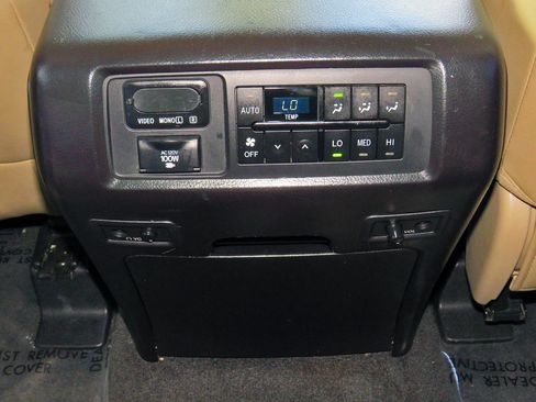 Used 2016 Toyota Sequoia Platinum image 27