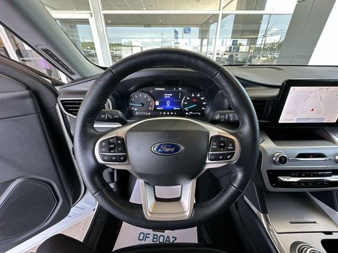 Used 2022 Ford Explorer XLT w/ Equipment Group 202A RWD image 12