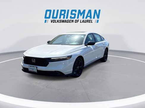 Used 2025 Honda Accord SE image 4