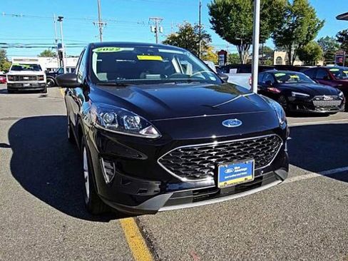 Certified 2022 Ford Escape SE image 2