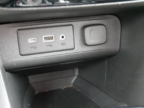 Used 2023 Buick Encore GX Preferred w/ Cold Weather Comfort Package AWD/4WD image 26