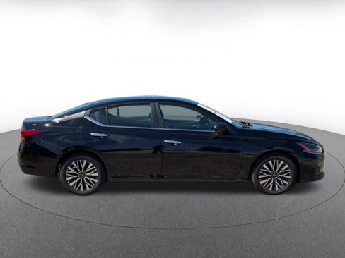 Used 2025 Nissan Altima 2.5 SV FWD image 13