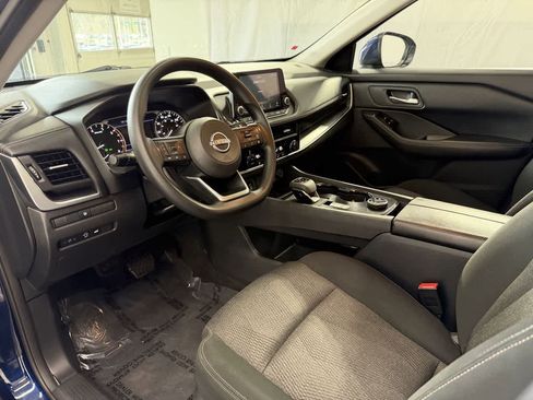Used 2024 Nissan Rogue SV image 9