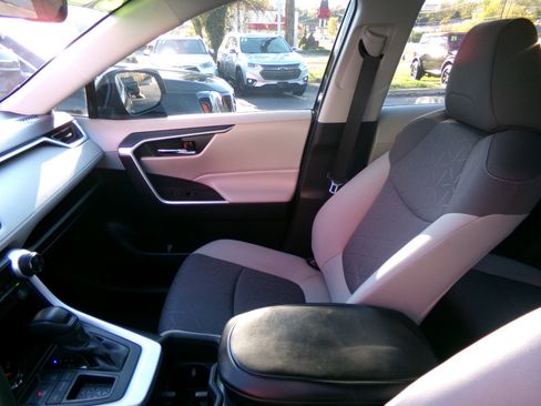Used 2022 Toyota RAV4 XLE image 14