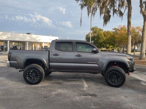 Used 2017 Toyota Tacoma SR5 image 3