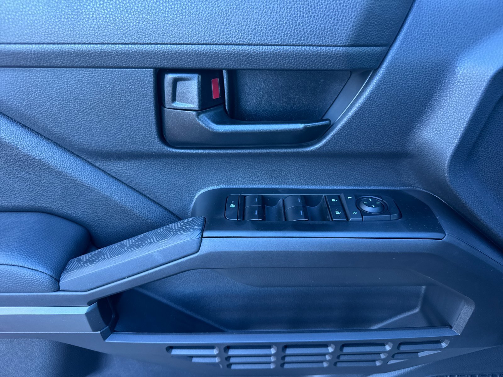 Used 2026 Toyota Tacoma SR5 AWD/4WD image 11