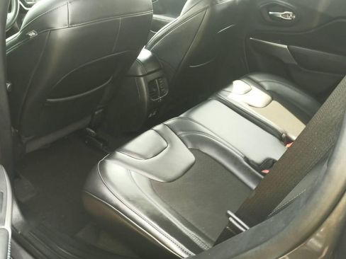 Used 2021 Jeep Cherokee Latitude Plus w/ Sun & Sound Group AWD/4WD image 4
