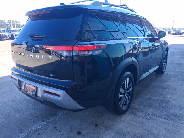 Certified 2025 Nissan Pathfinder SL FWD image 8