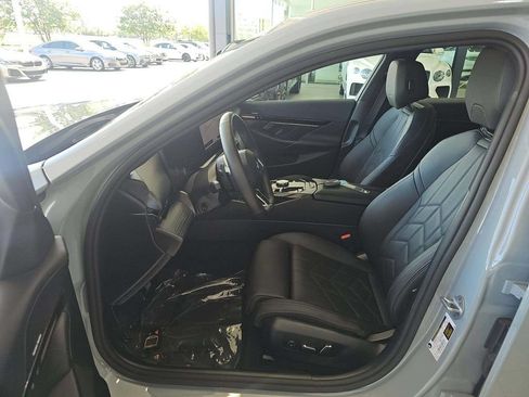 Used 2025 BMW 530i w/ M Sport Package RWD image 4