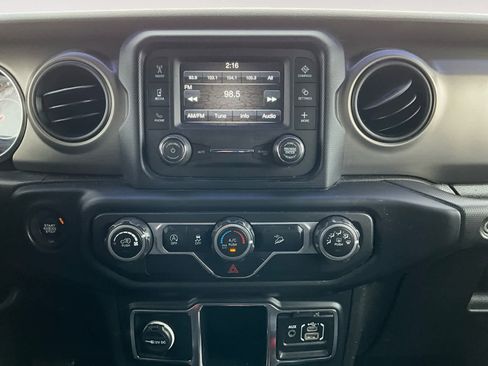 Used 2019 Jeep Wrangler Unlimited Sport image 14