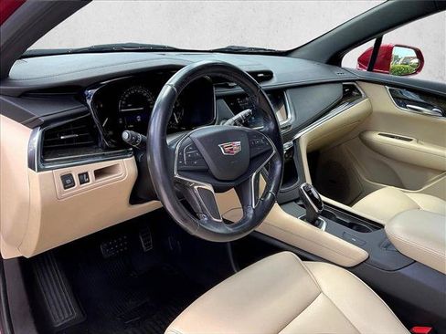 Used 2019 Cadillac XT5 FWD image 10