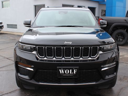 Used 2023 Jeep Grand Cherokee Limited image 2