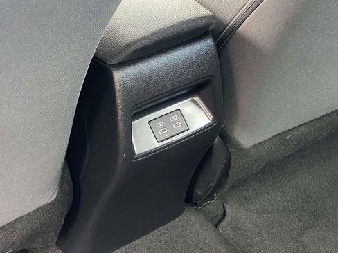 Used 2025 Toyota Corolla LE image 25