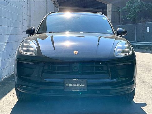 Certified 2026 Porsche Macan AWD/4WD image 8