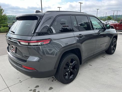 Used 2025 Jeep Grand Cherokee Altitude AWD/4WD image 20