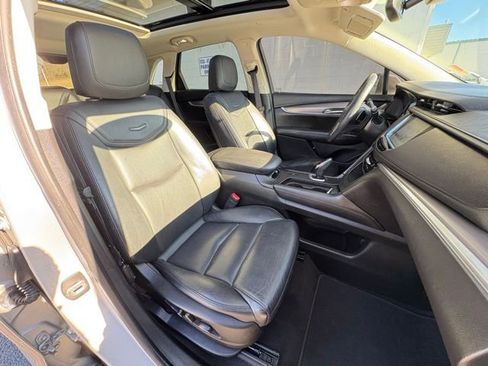 Used 2017 Cadillac XT5 Luxury image 31