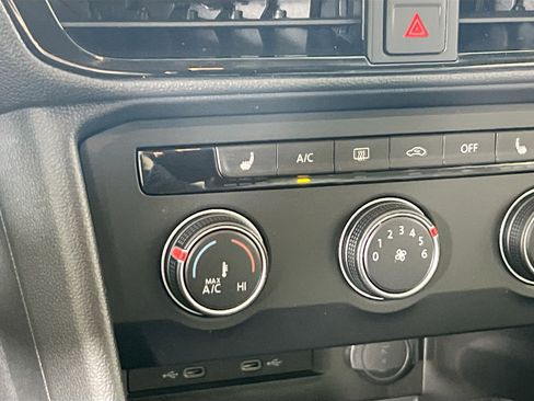 Used 2022 Volkswagen Taos SE image 19