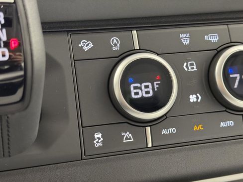 New 2025 Land Rover Defender 110 S image 19