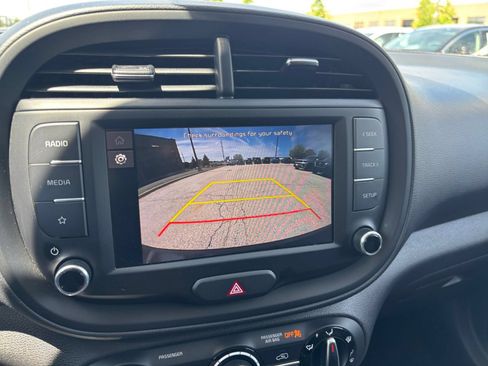 Used 2025 Kia Soul LX w/ LX Technology Package FWD image 22