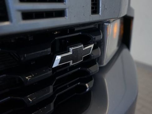 Used 2020 Chevrolet Silverado 1500 Custom w/ Custom Convenience Package AWD/4WD image 19
